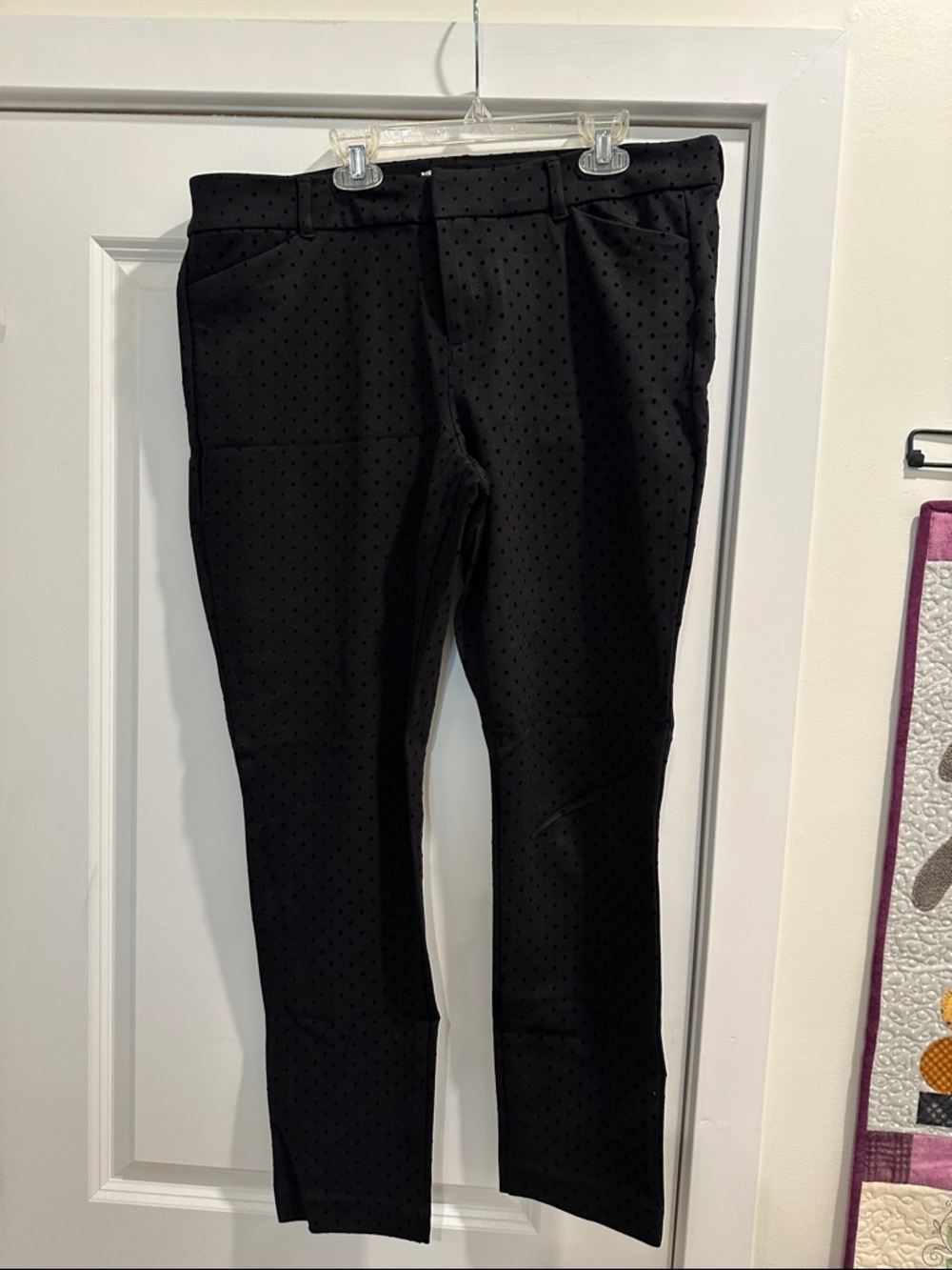 Old Navy Black Pixie Ankle Pants with Subtle Dot Texture Size 14